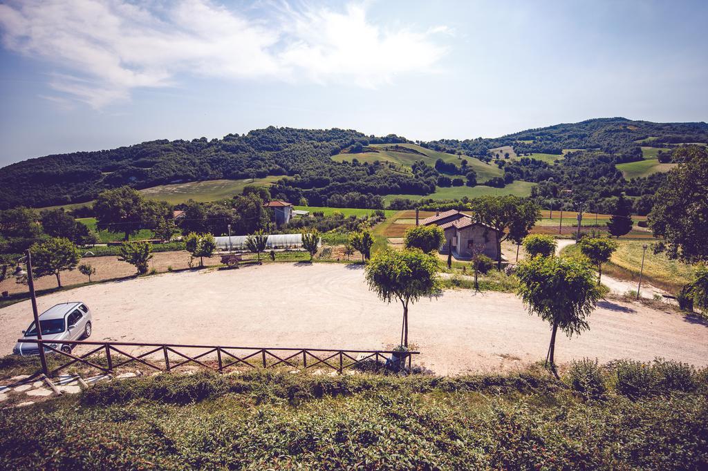 פוסומברונה Agriturismo Casal San Sergio מראה חיצוני תמונה