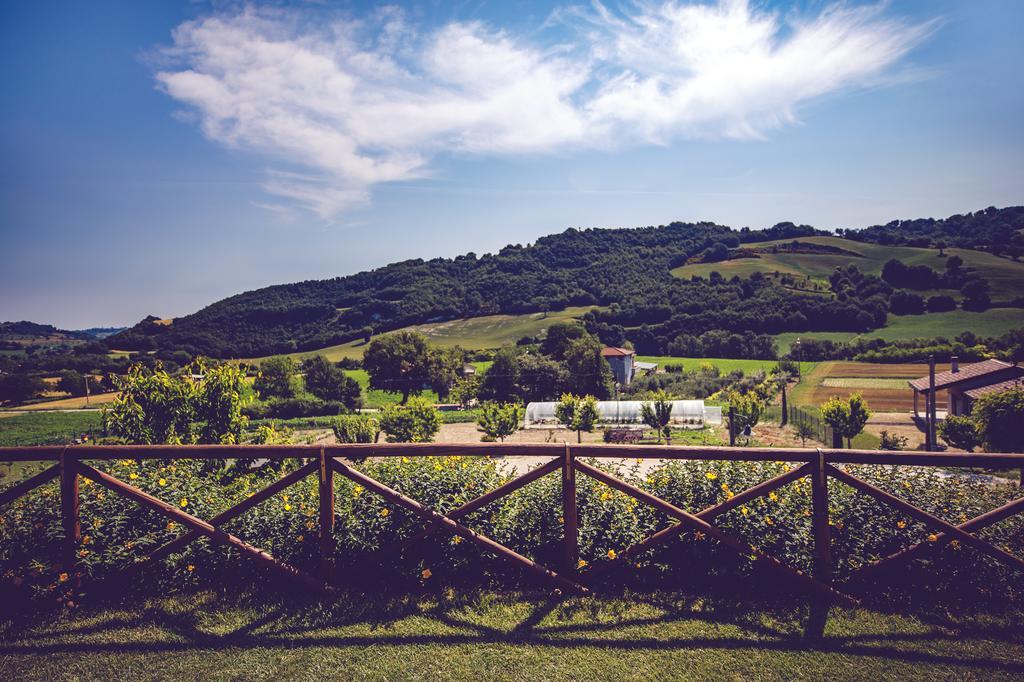 פוסומברונה Agriturismo Casal San Sergio מראה חיצוני תמונה